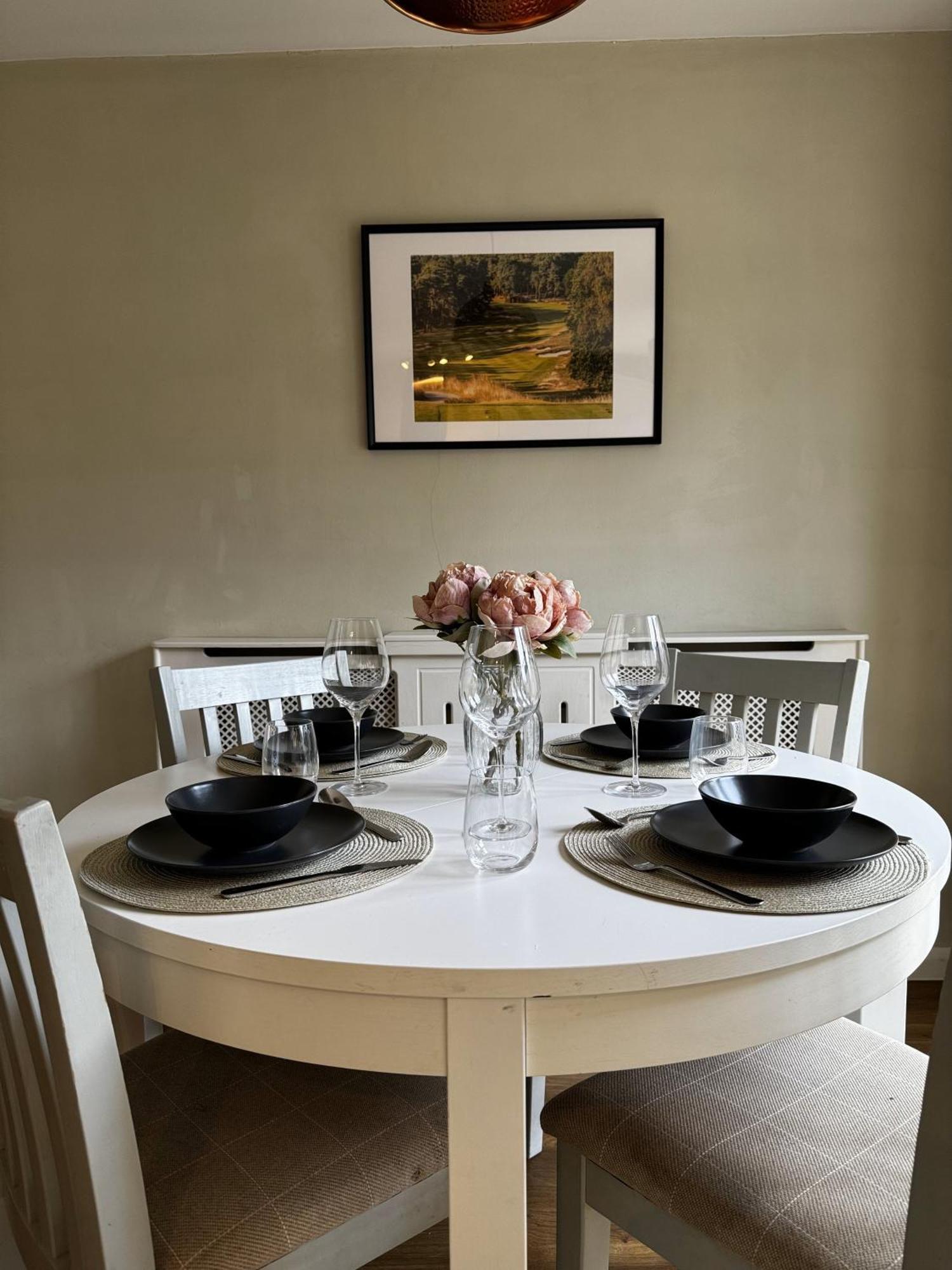 Villa Chieveley Mews By Sarrochic Sunningdale Esterno foto