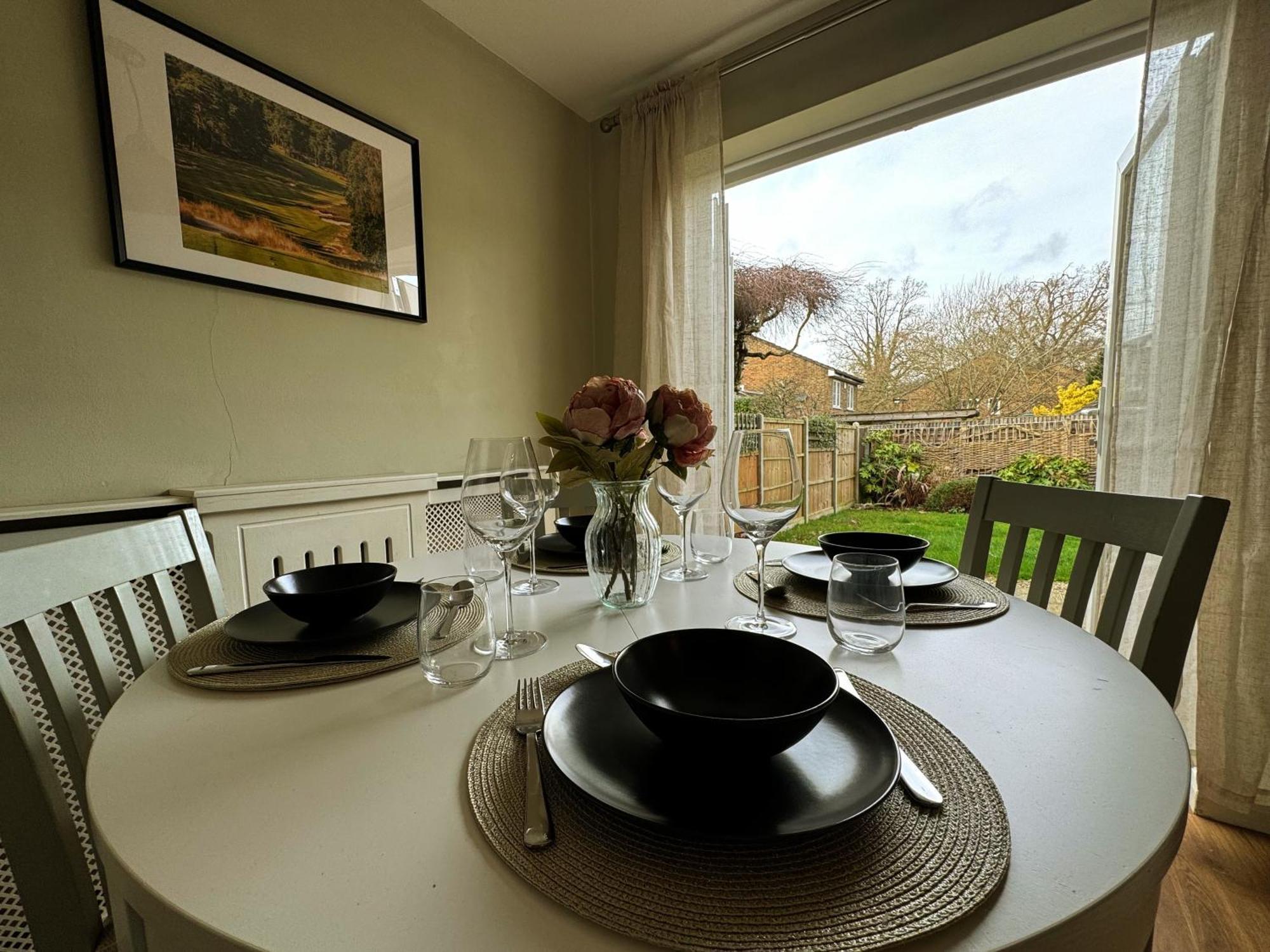 Villa Chieveley Mews By Sarrochic Sunningdale Esterno foto