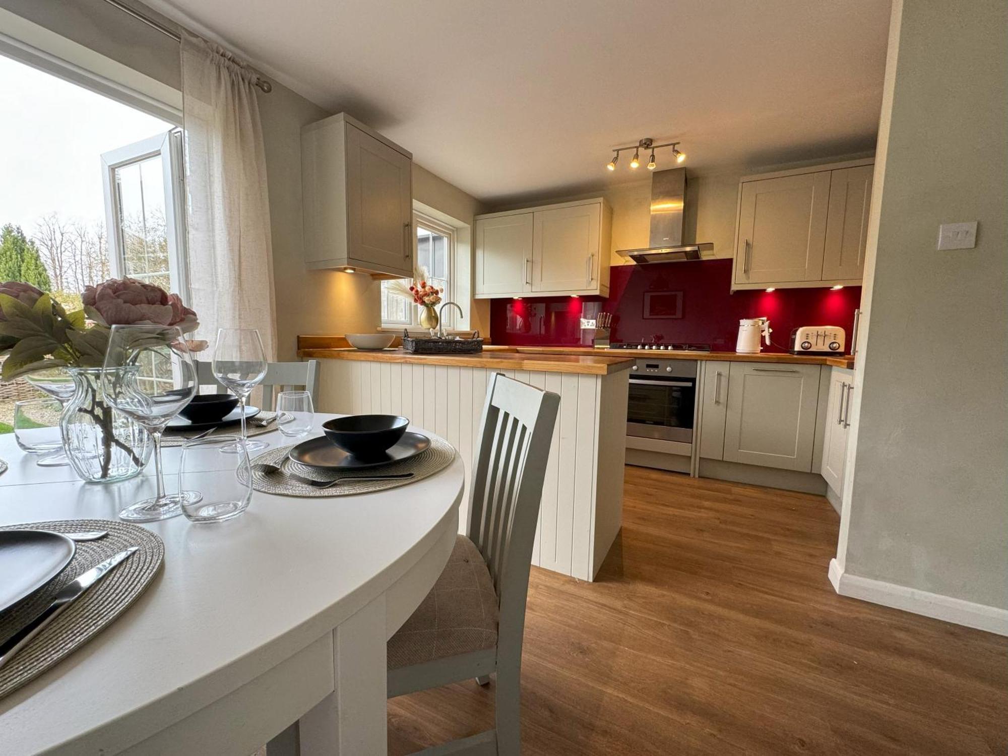 Villa Chieveley Mews By Sarrochic Sunningdale Esterno foto