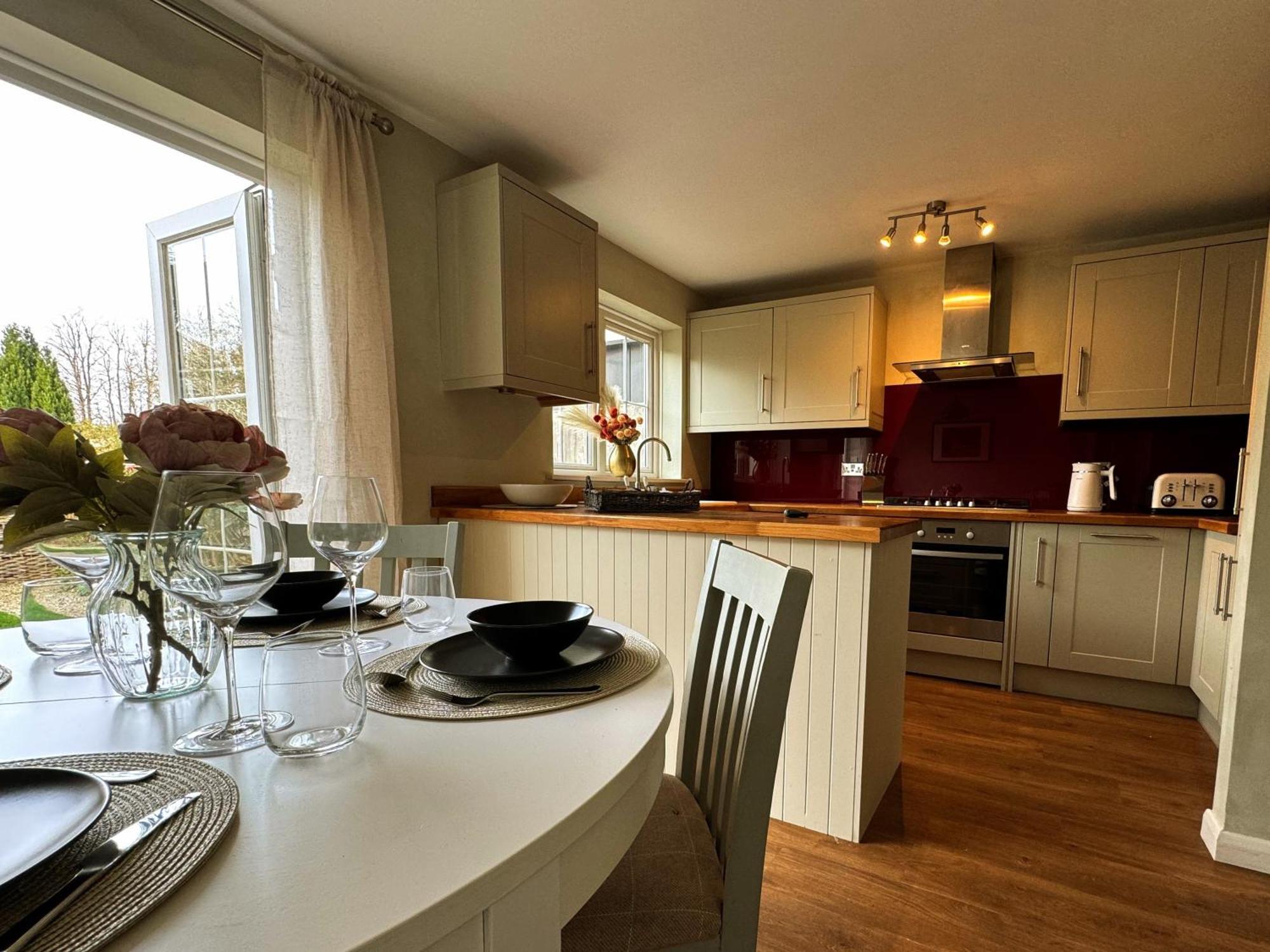Villa Chieveley Mews By Sarrochic Sunningdale Esterno foto